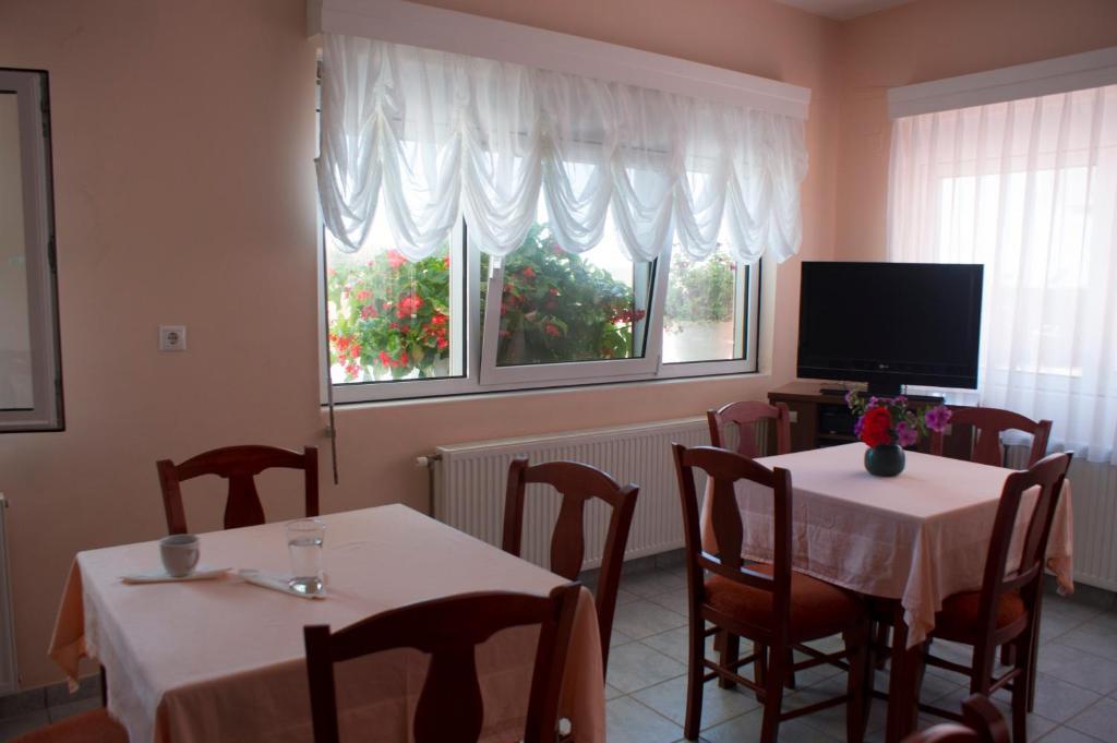 Dionisos Hotel ミティカス エクステリア 写真