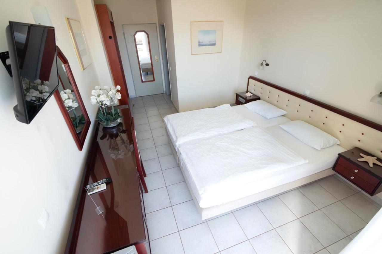 Dionisos Hotel ミティカス エクステリア 写真