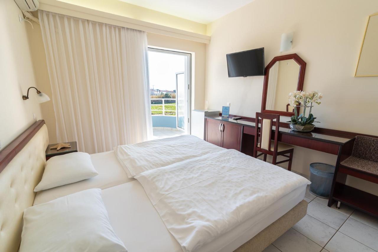 Dionisos Hotel ミティカス エクステリア 写真