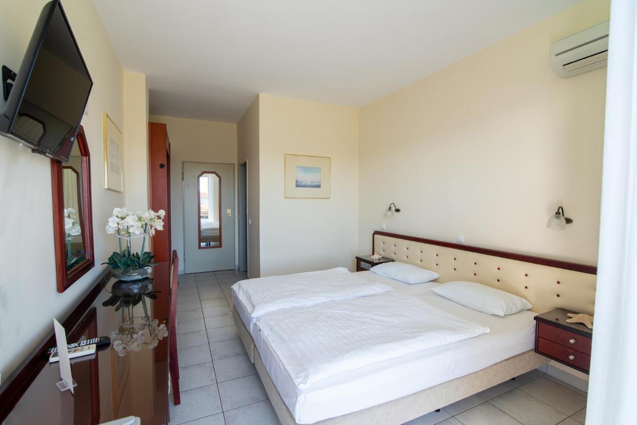 Dionisos Hotel ミティカス エクステリア 写真